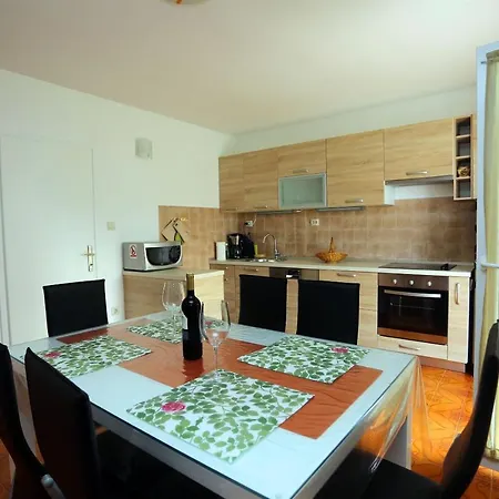 Perina Apartamento Supetar